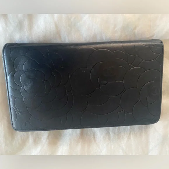 Chanel Camellia wallet - Picture 2 of 14